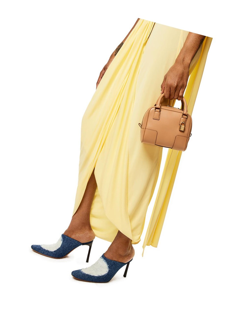 Loewe Amazona 16 Square bag in nappa calfskin Warm Desert | KTXJN-6372