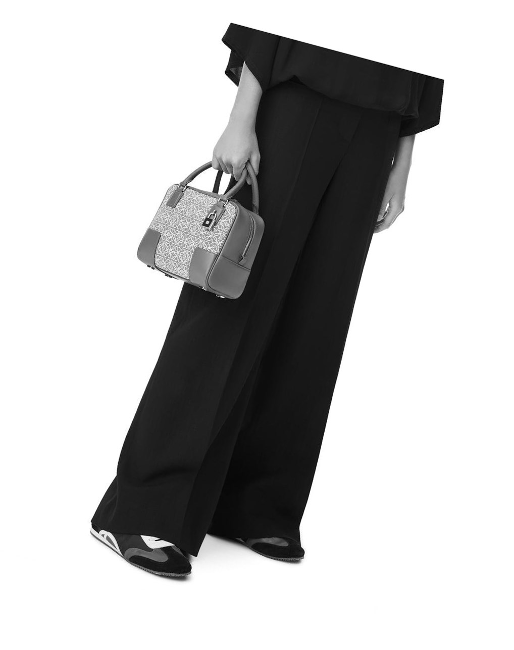 Loewe Amazona 19 square bag in Anagram jacquard and calfskin Tan / Pecan | KVIWQ-1608
