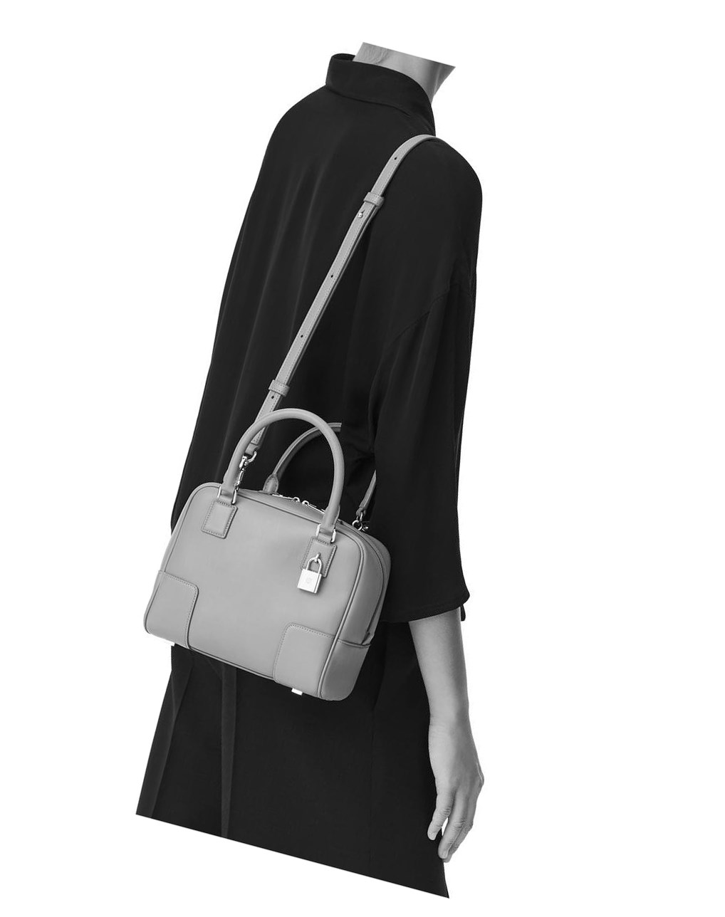 Loewe Amazona 19 square bag in soft grained calfskin Sand | YBNEC-0842