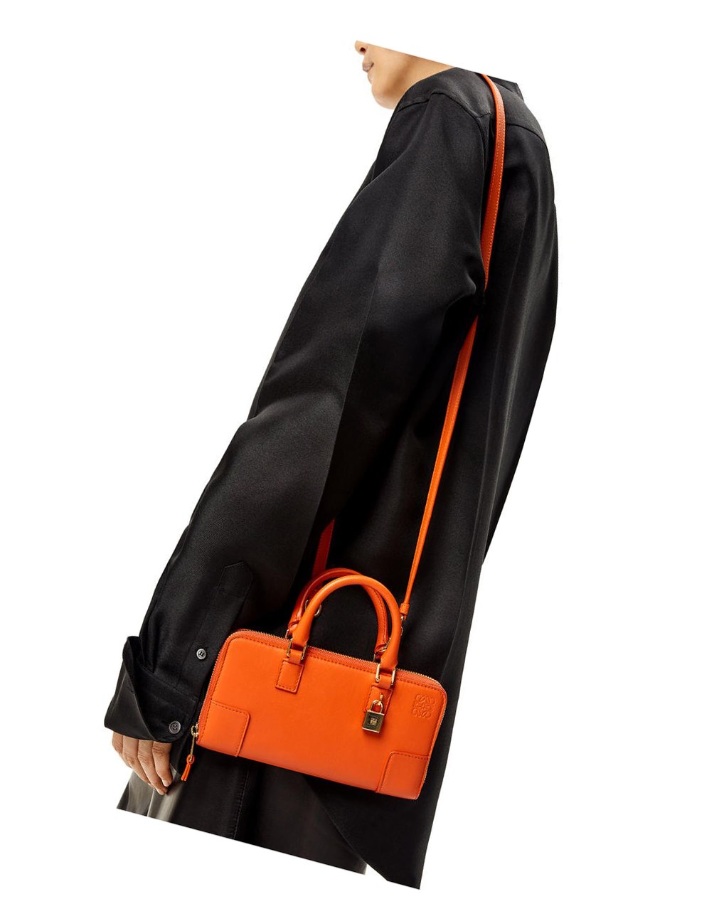 Loewe Amazona Pouch in nappa calfskin Naranjas | YLNRO-5047