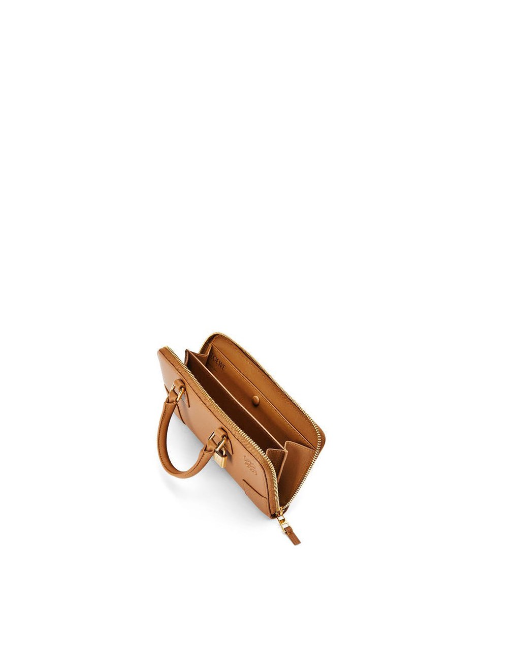 Loewe Amazona Pouch in nappa calfskin Warm Desert | JNYMP-0329