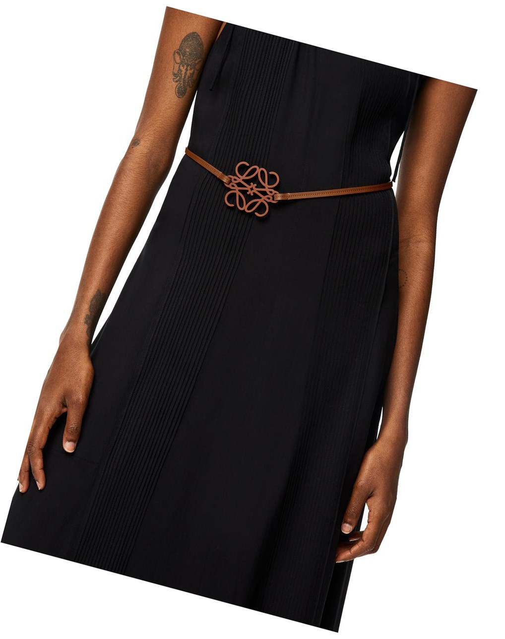 Loewe Anagram cut-out belt in soft calfskin Tan | XFEPR-1027