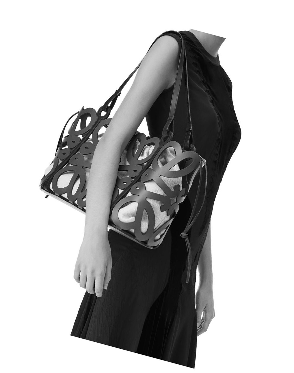 Loewe Anagram cut-out tote in calfskin Tan | TOFZL-1804
