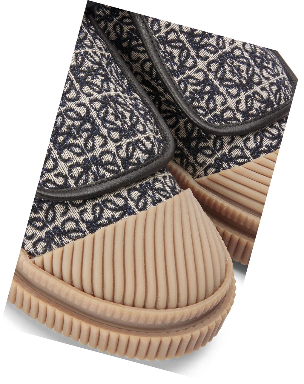 Loewe Anagram flap sneaker in jacquard and calfskin Azul Marino Negros | EWGUB-6847