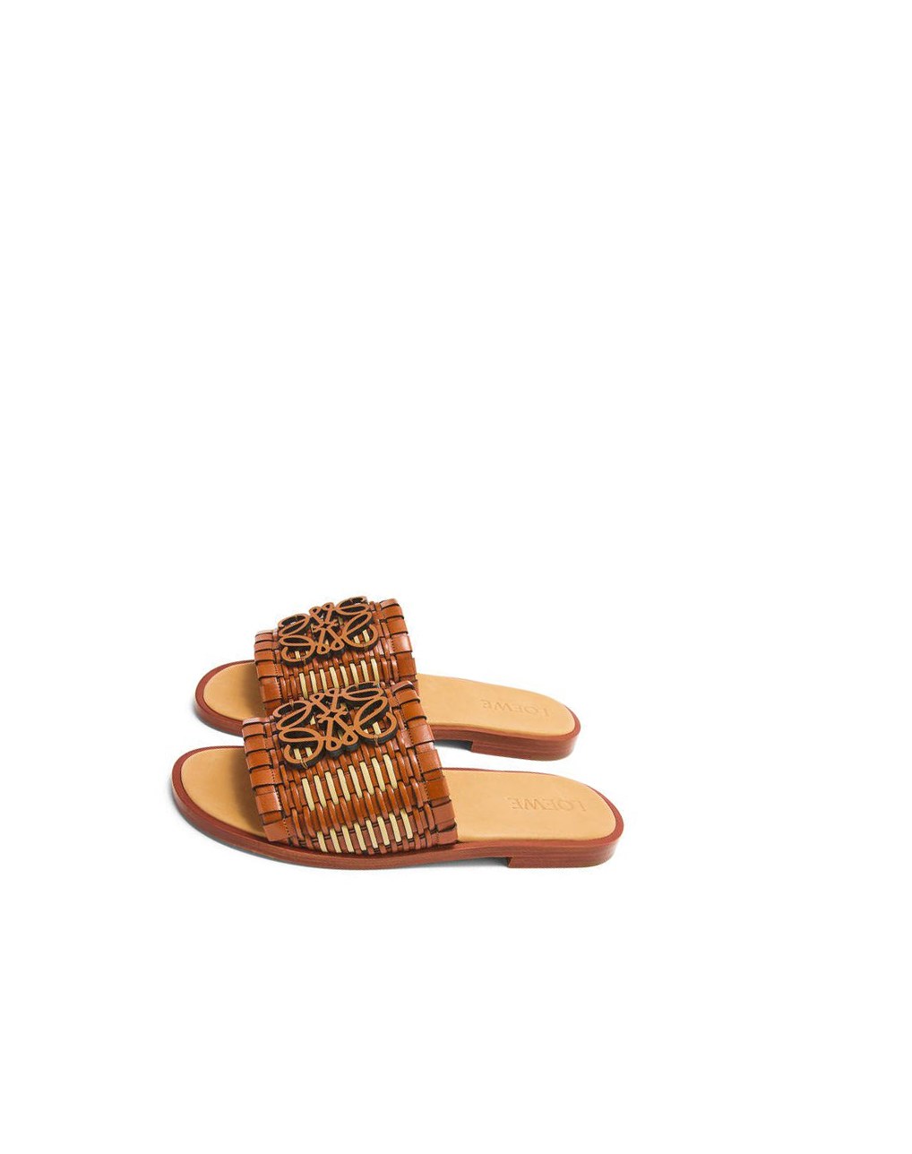 Loewe Anagram woven slide in calfskin Tan / Natural | JUBSQ-5430