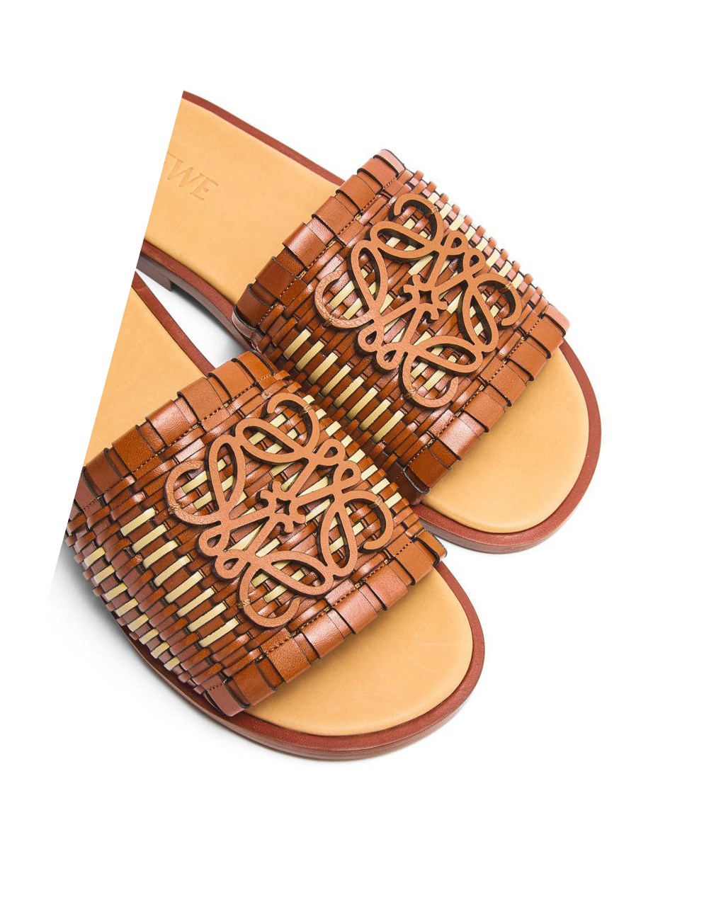 Loewe Anagram woven slide in calfskin Tan / Natural | JUBSQ-5430