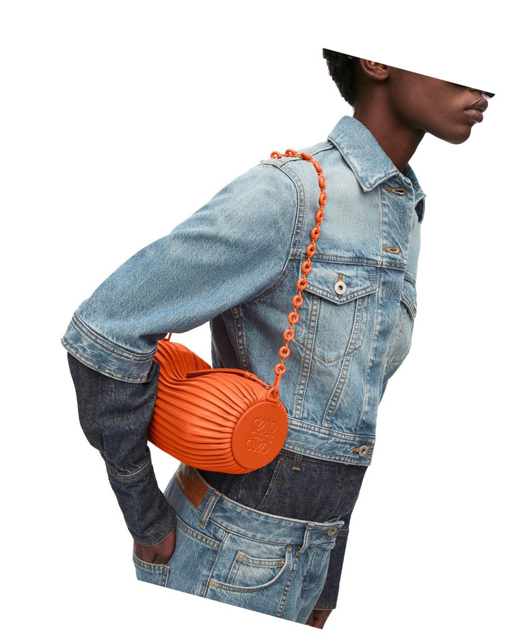 Loewe Bracelet pouch in pleated nappa Naranjas | GOBDC-2394
