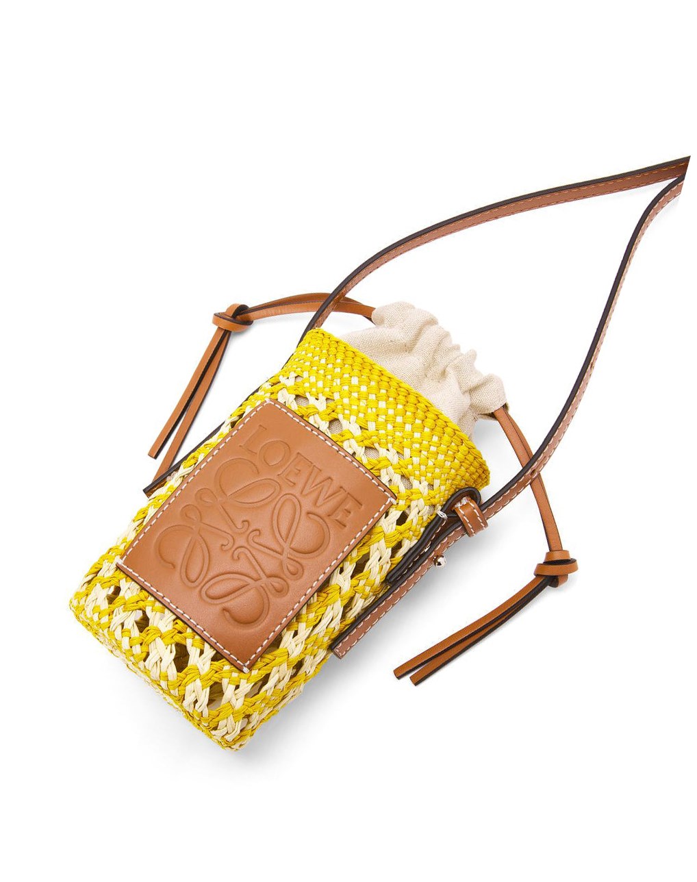 Loewe Cylinder Pocket in iraca palm and calfskin Amarillos | RQKDI-9384