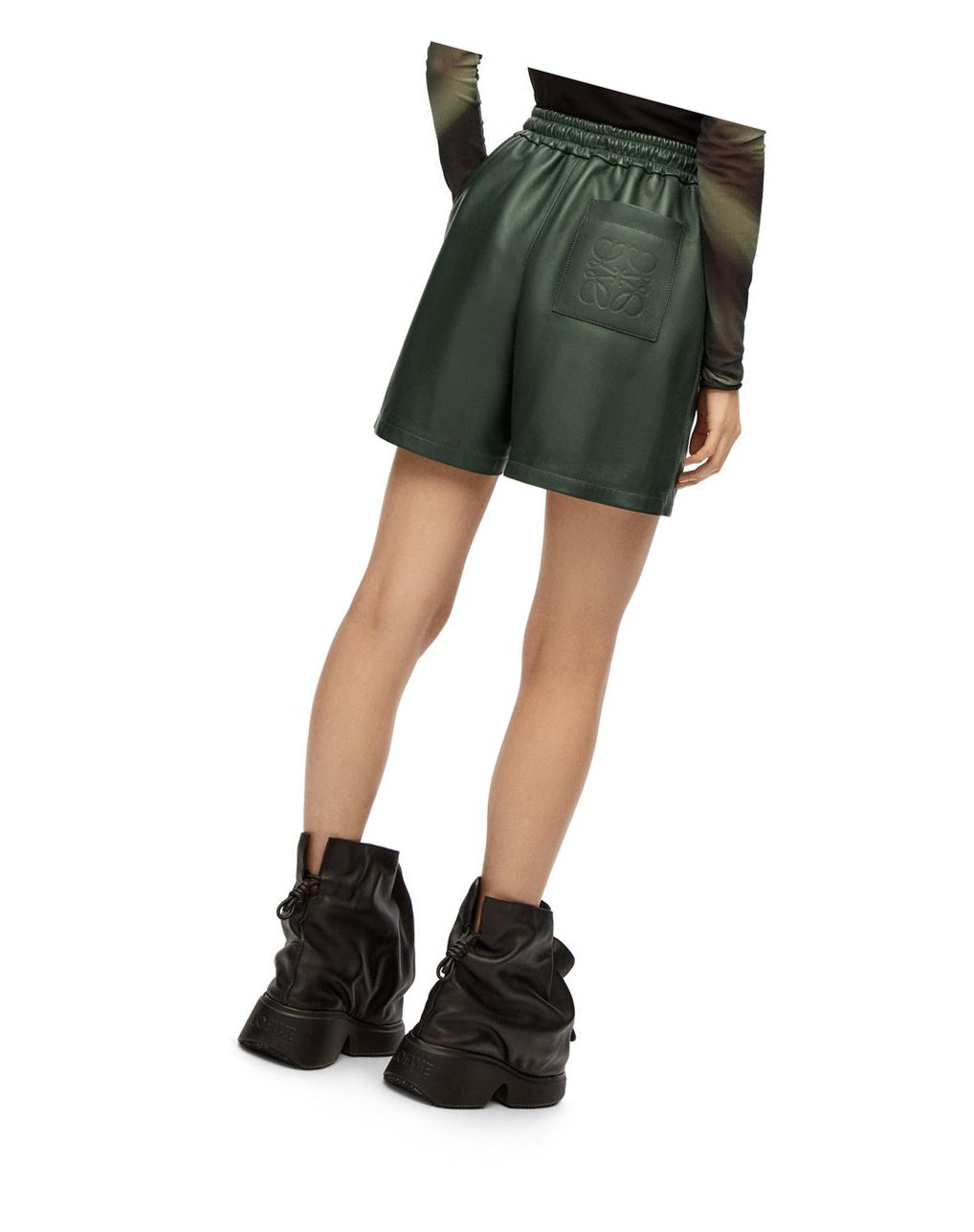 Loewe Elasticated shorts in nappa Verdes | FXISG-7948
