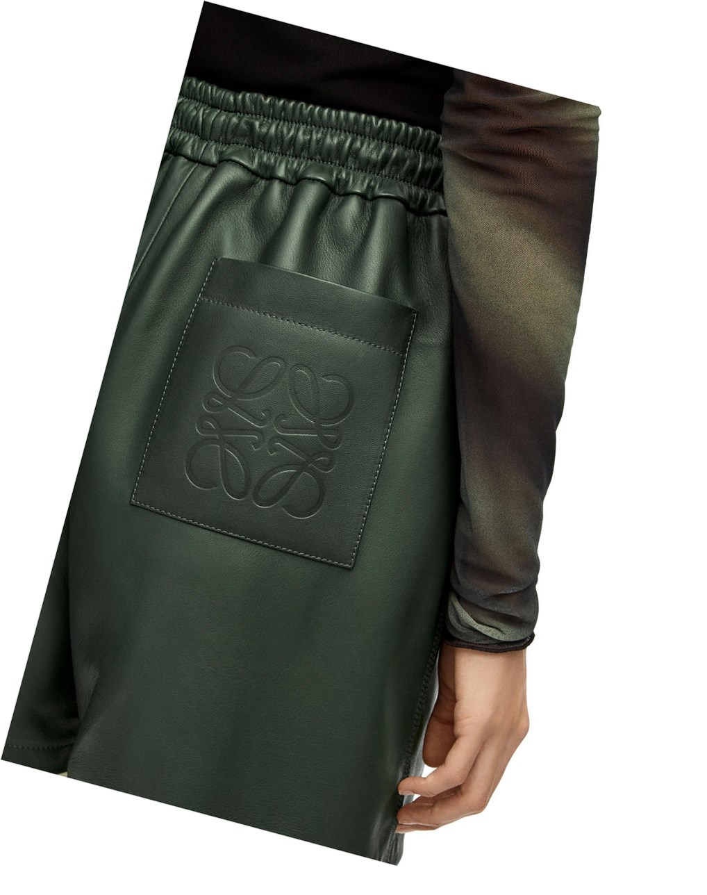 Loewe Elasticated shorts in nappa Verdes | FXISG-7948