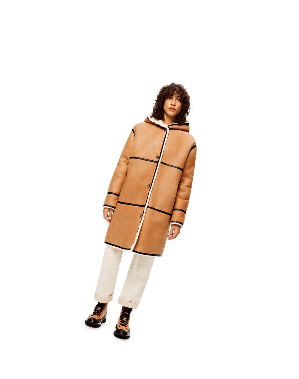 Loewe Encapuchado coat in shearling Beige Marrom Oscuro | XYHBZ-5310