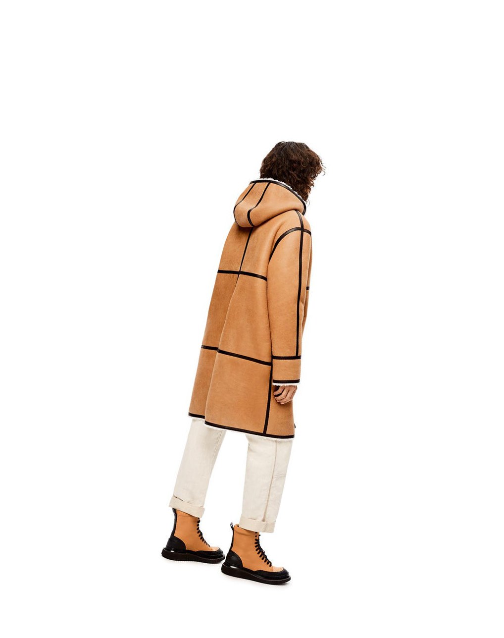 Loewe Encapuchado coat in shearling Beige Marrom Oscuro | XYHBZ-5310