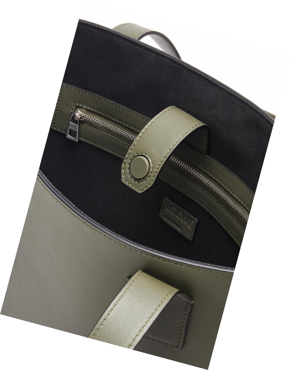 Loewe Hebilla Horizontal tote in classic calfskin Kaki Verdes | HLJWC-1524