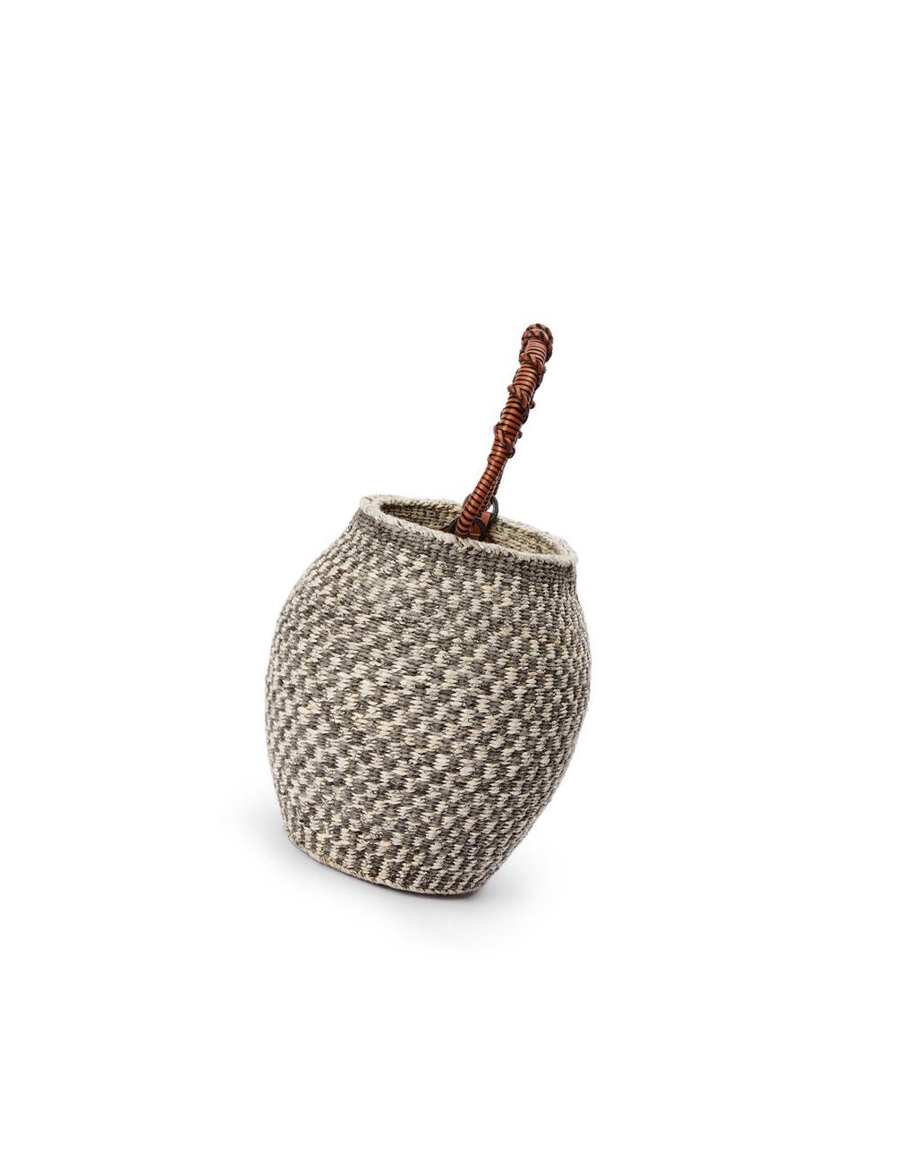 Loewe Jiseung Bucket bag in paper and calfskin Natural / Tan | DUGEF-9058