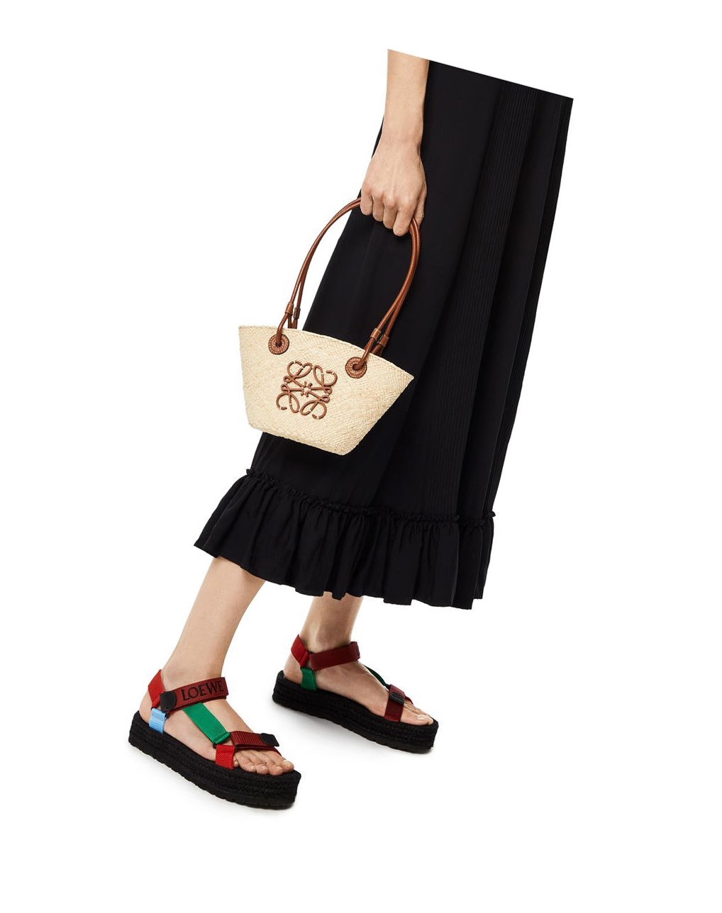 Loewe Mini Anagram Basket bag in iraca palm and calfskin Natural / Tan | FGNUZ-1298