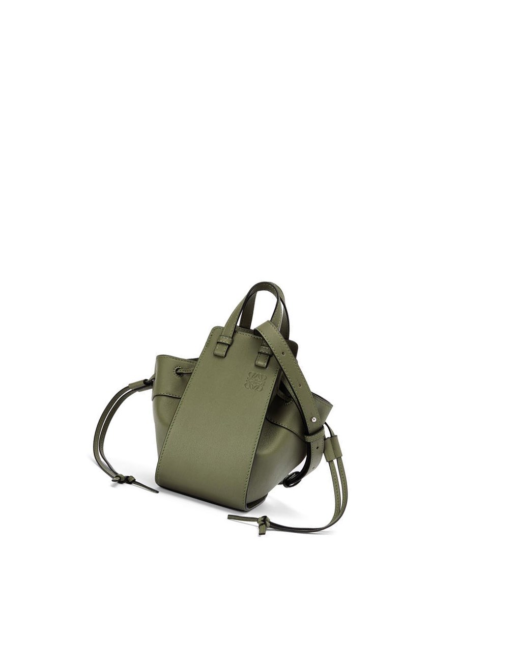 Loewe Mini Hammock drawstring in classic calfskin Verdes | UOGYQ-0825