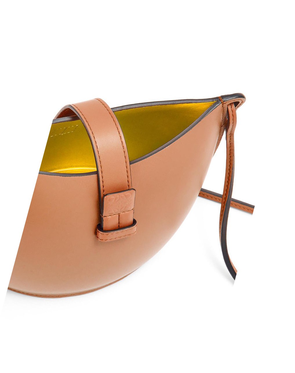 Loewe Moulded Bucket bag in calfskin Tan | QRUJF-3607