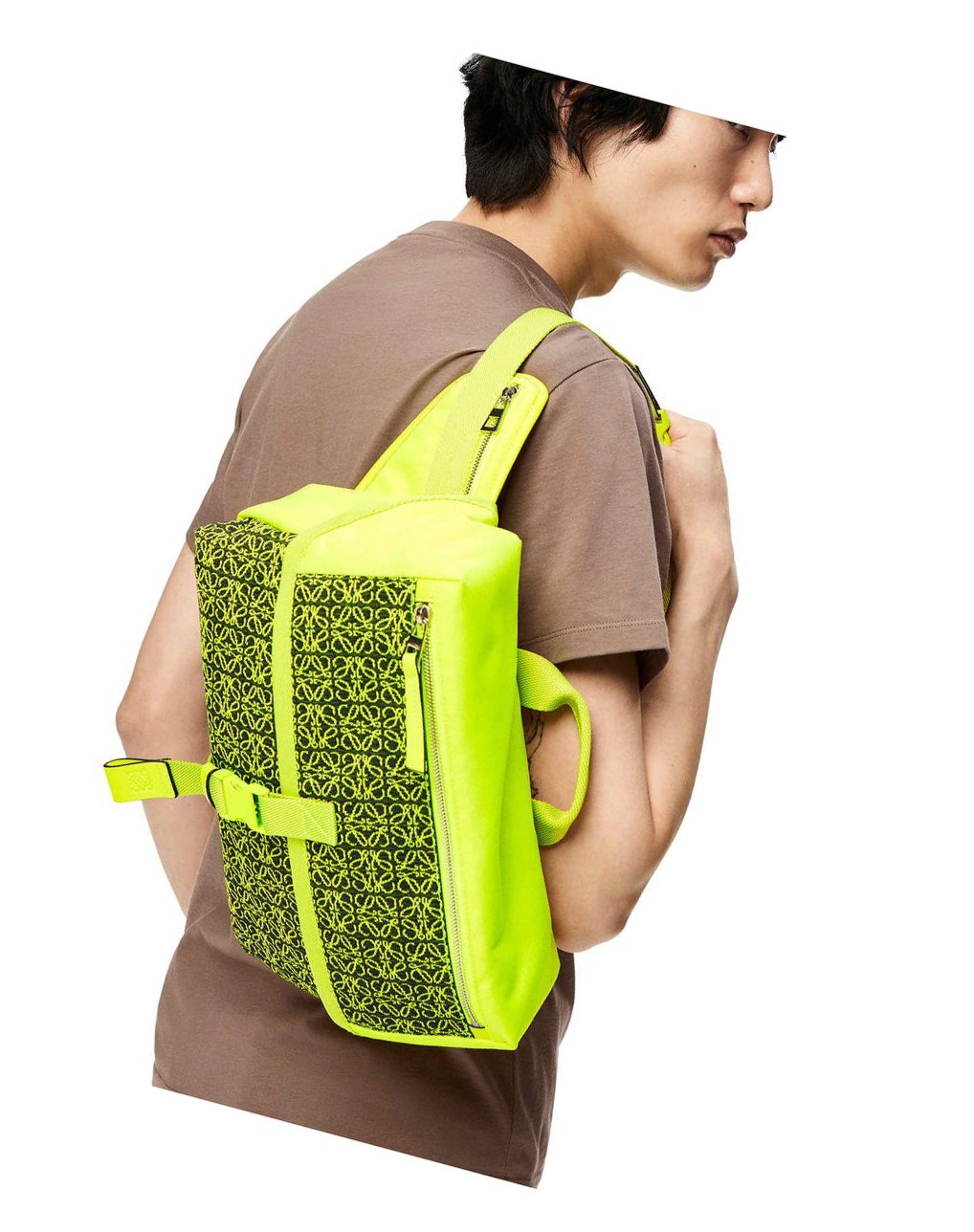 Loewe Postman Sling in Anagram jacquard and canvas Amarillos Azul Marino Oscuro | UXRNF-1863