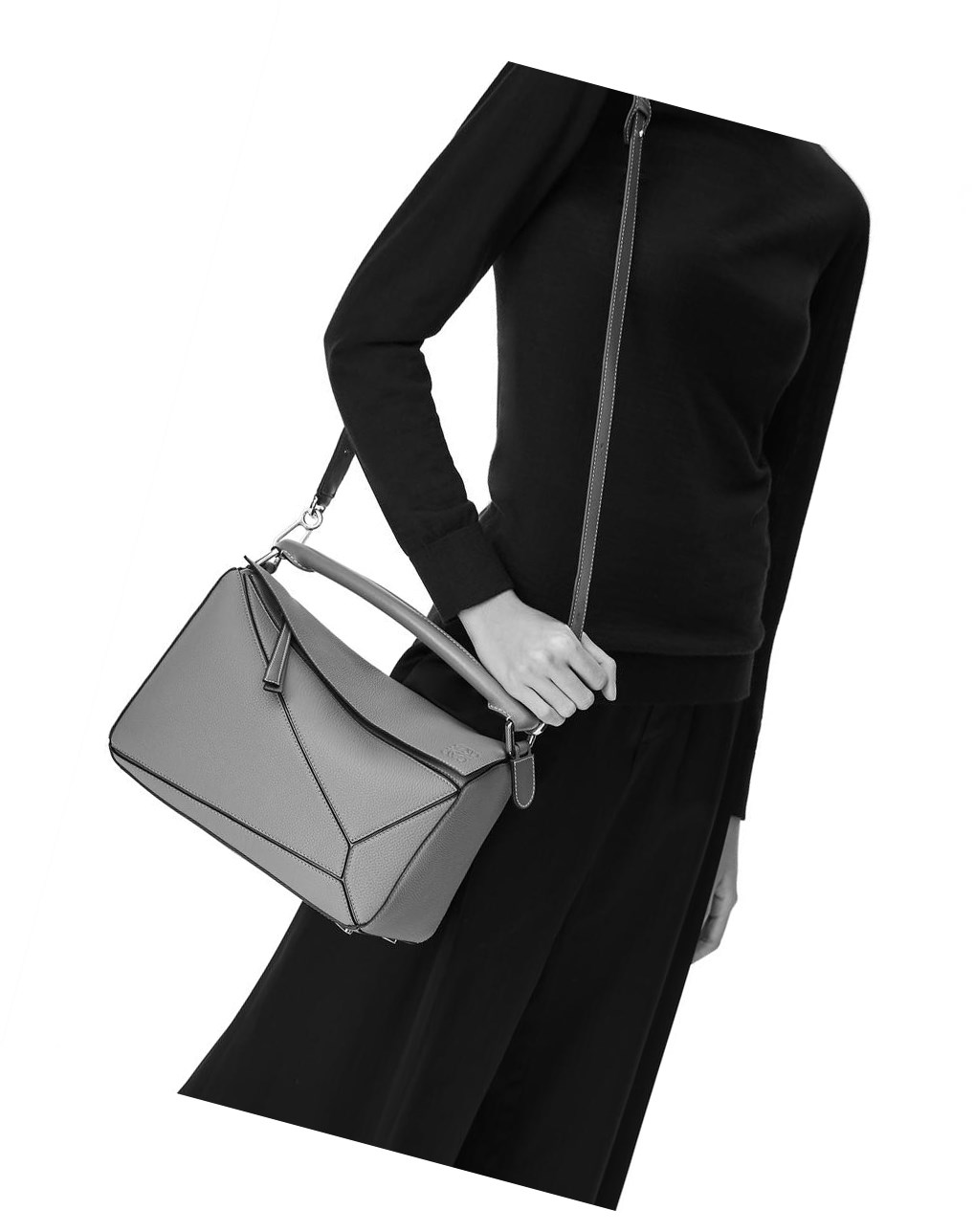 Loewe Puzzle bag in classic calfskin Negros | CSIKW-1427