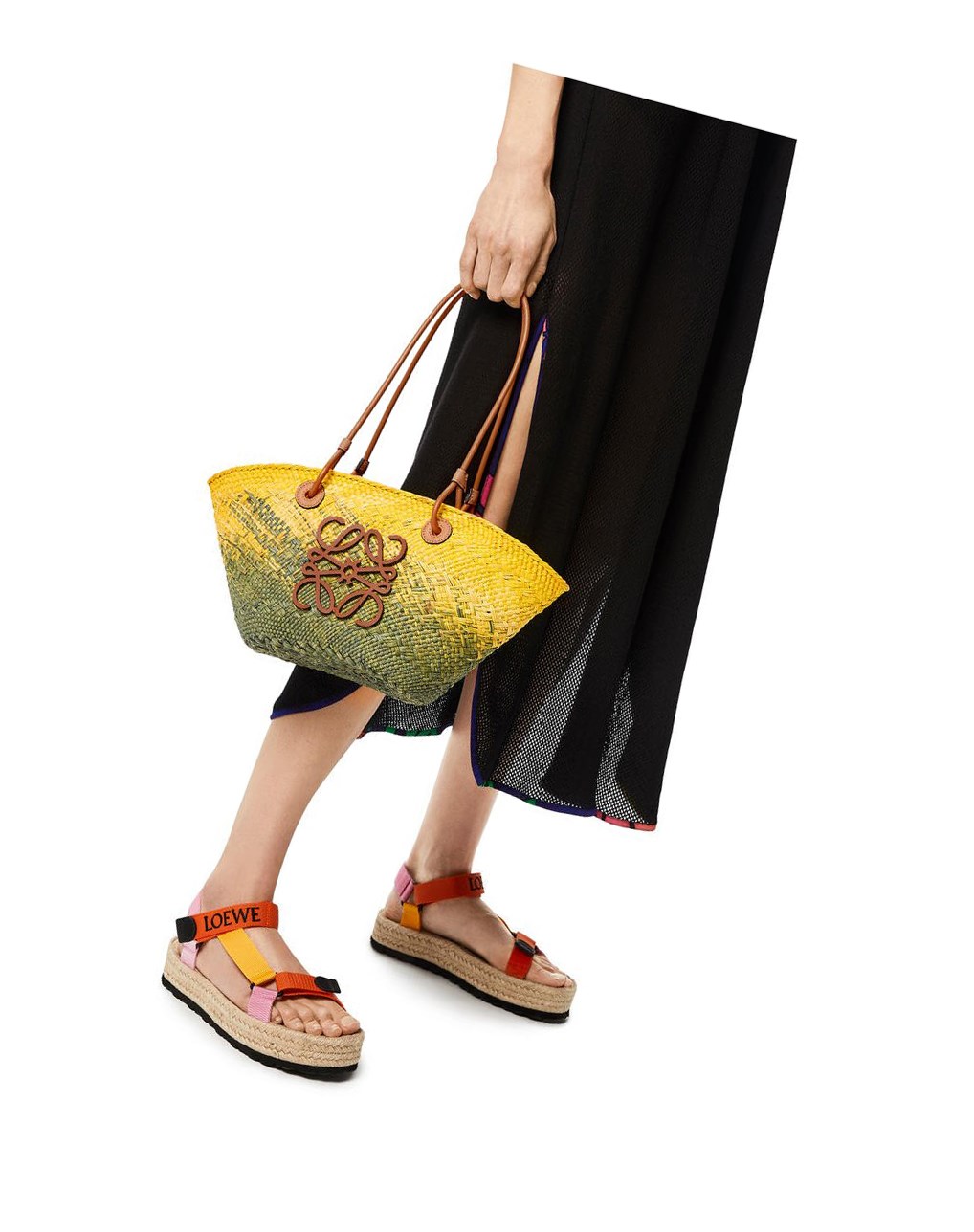 Loewe Small Anagram Basket bag in iraca palm and calfskin Kaki Verdes Amarillos | BYVEC-2508