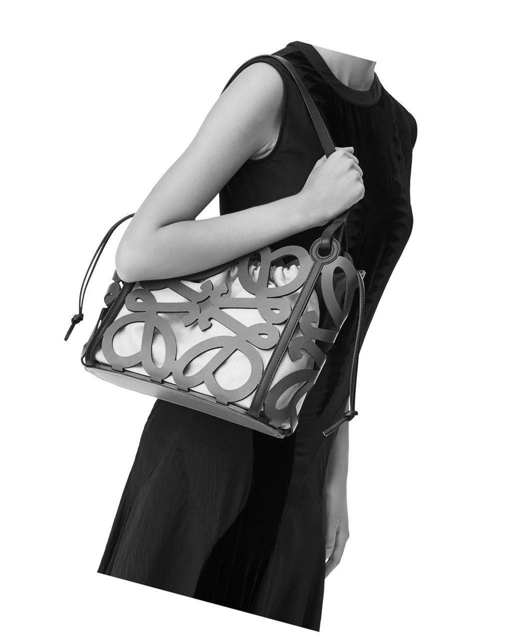 Loewe Small Anagram cut-out tote in calfskin Tan | ZYRFH-2395