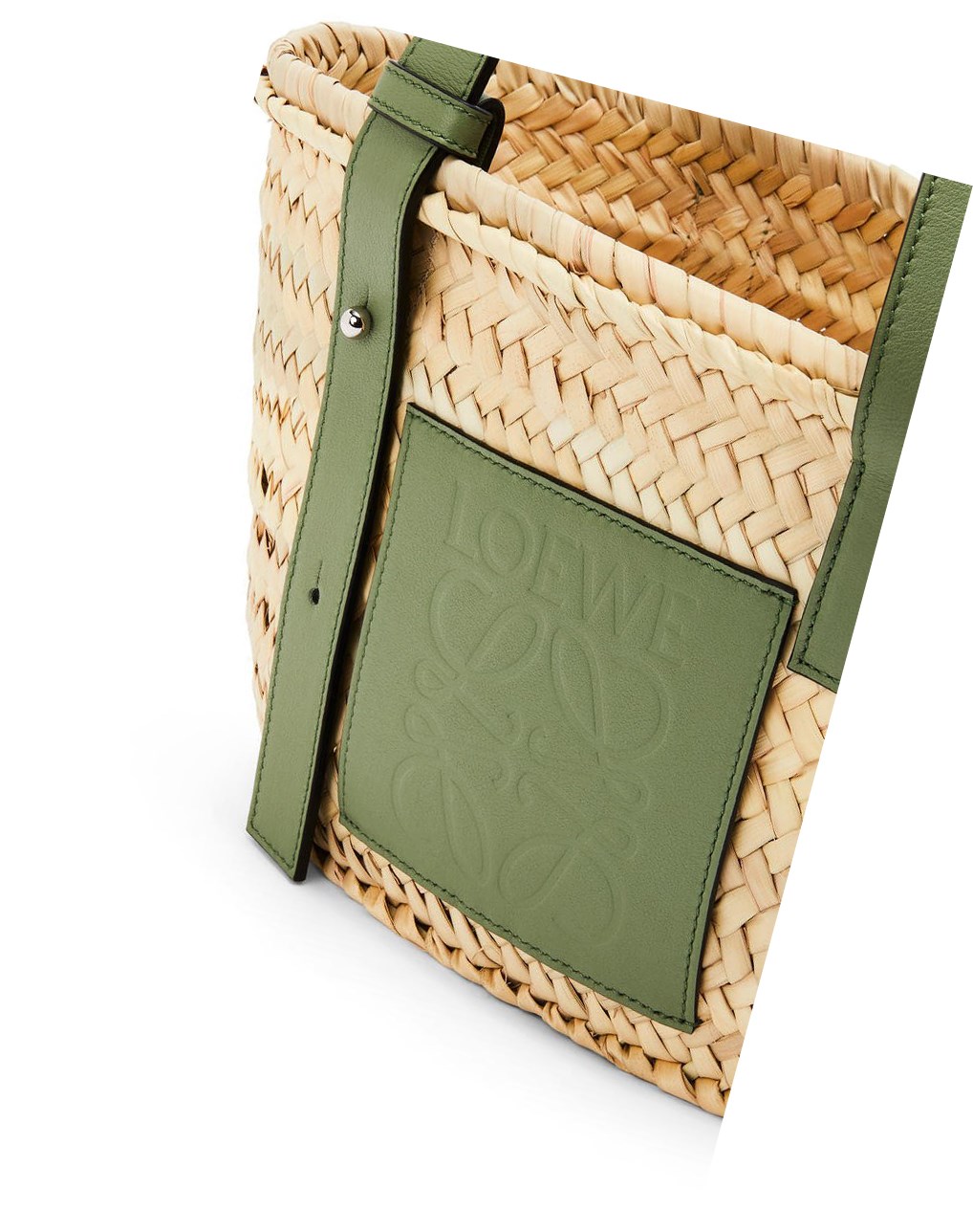 Loewe Small Basket bag in palm leaf and calfskin Natural / Rosemary | THISM-6438