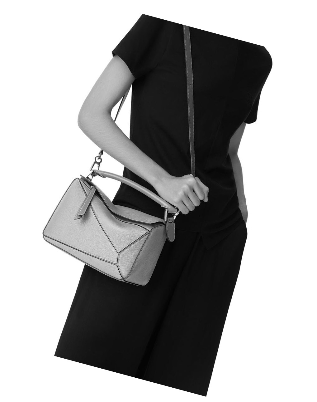 Loewe Small Puzzle bag in soft grained calfskin Grises | DYLOM-2198