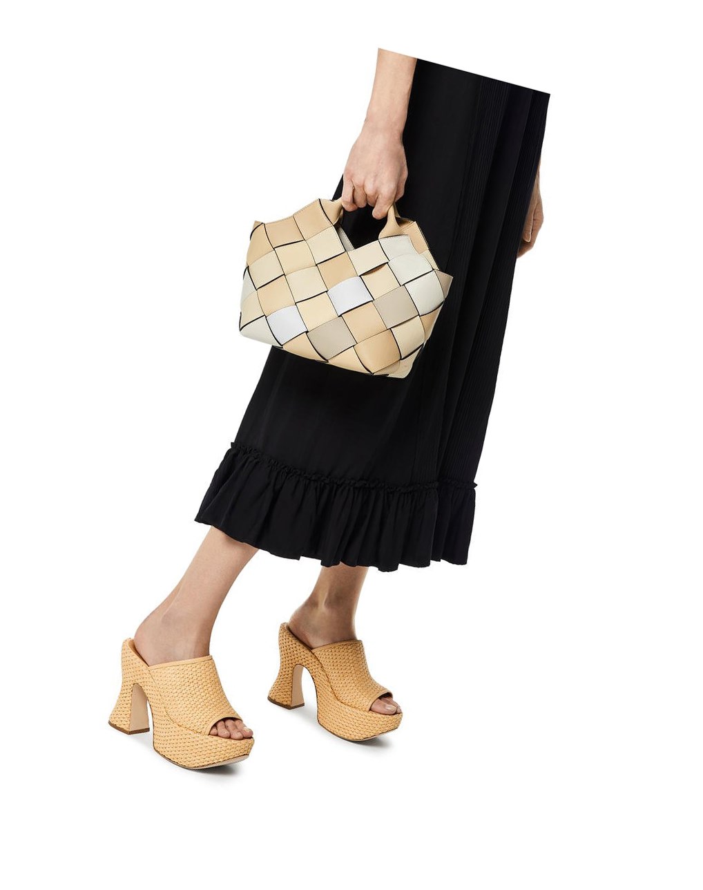 Loewe Small Surplus Cuero Woven basket bag in calfskin Beige Creme | ECIZO-5840