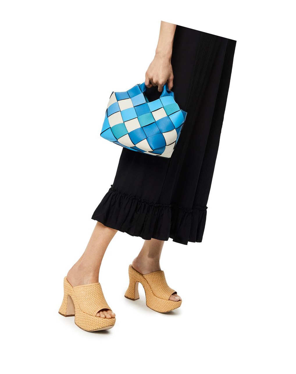 Loewe Small Surplus Cuero Woven basket bag in calfskin Azules Azules | QEBZG-4196