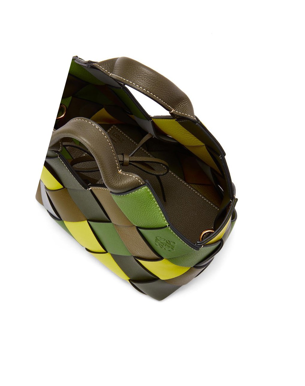 Loewe Small Surplus Cuero Woven basket bag in classic calfskin Verdes Verdes | QSHLO-0425