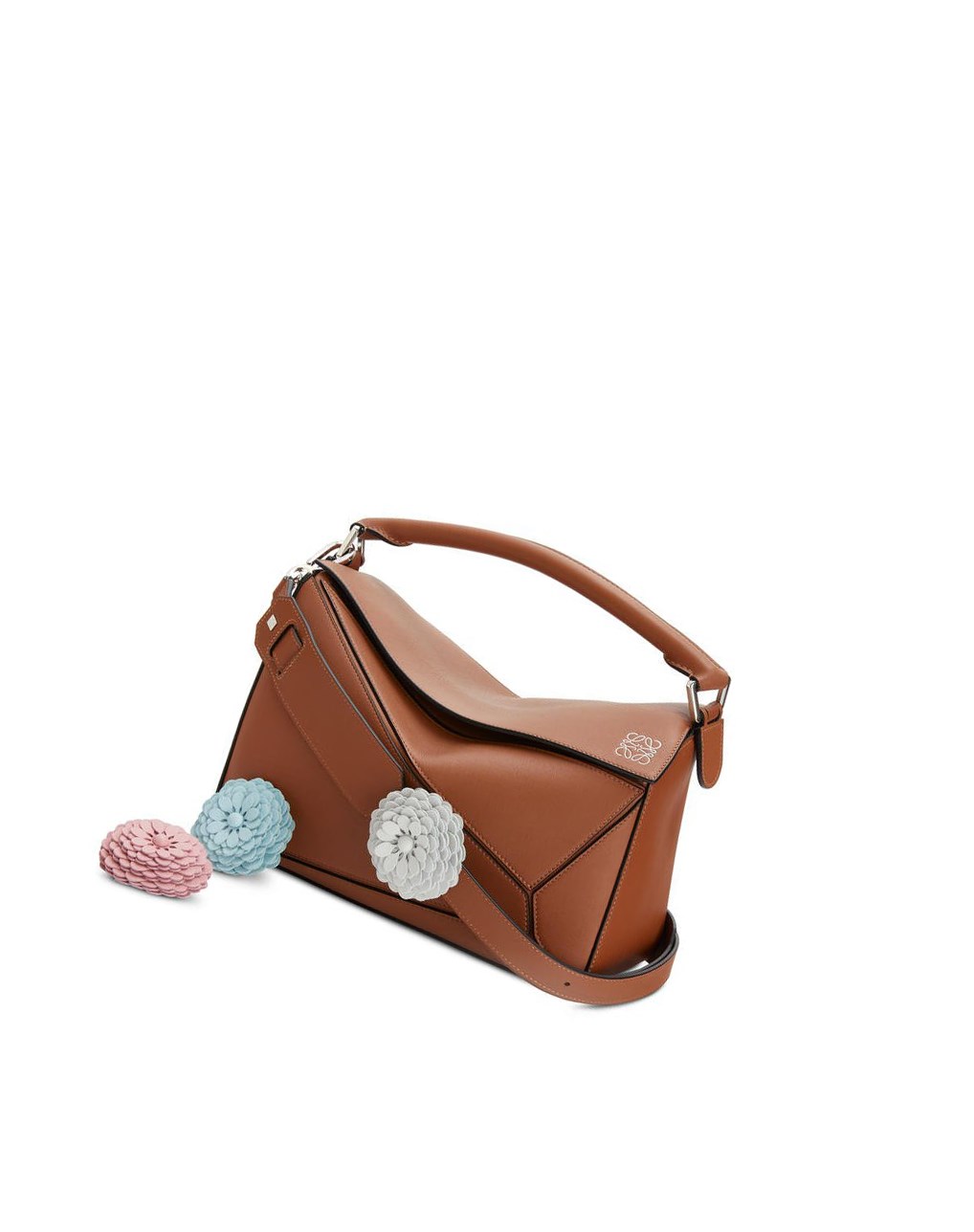 Loewe Stud flower in calfskin Azules | PVEUL-8541