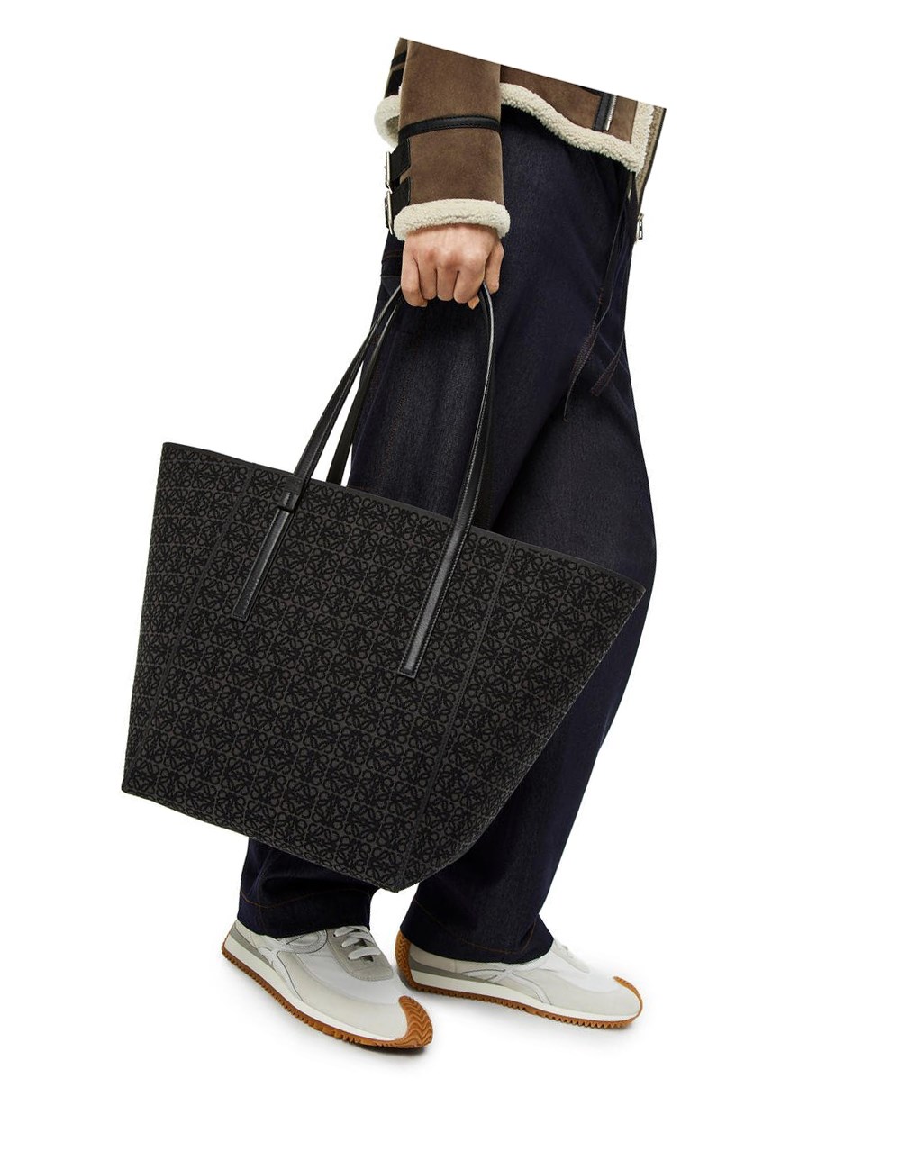 Loewe T Tote bag in Anagram jacquard and calfskin Negros | QWKIG-7981