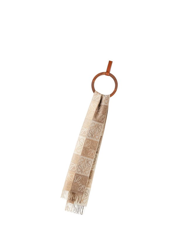 Loewe Anagram scarf in wool and cashmere Blancos Beige | QMKOA-3286