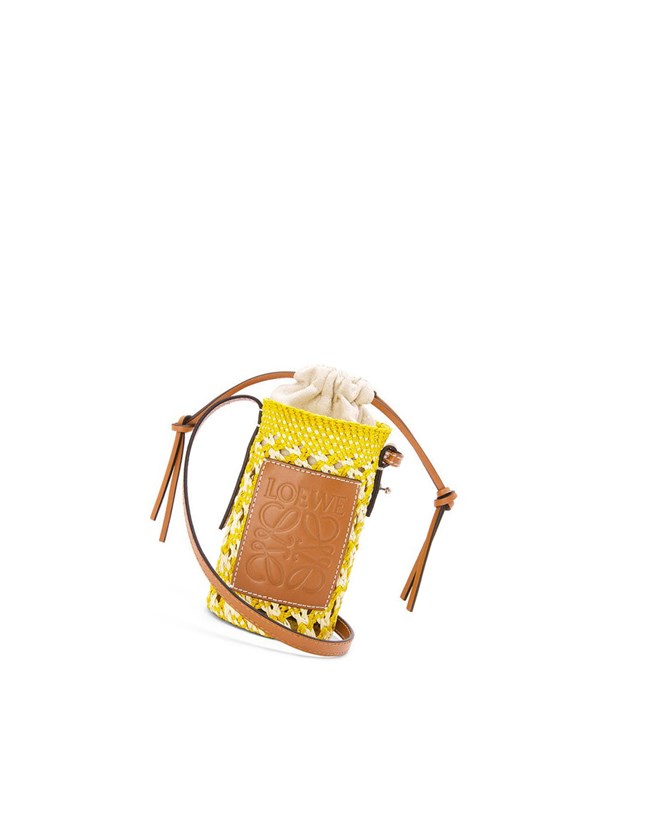 Loewe Cylinder Pocket in iraca palm and calfskin Amarillos | RQKDI-9384