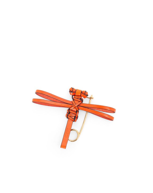 Loewe Dragonfly pin charm in calfskin Naranjas | QJNPC-4578