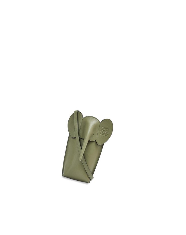 Loewe Elephant Pocket in classic calfskin Verdes | MSCNG-3527