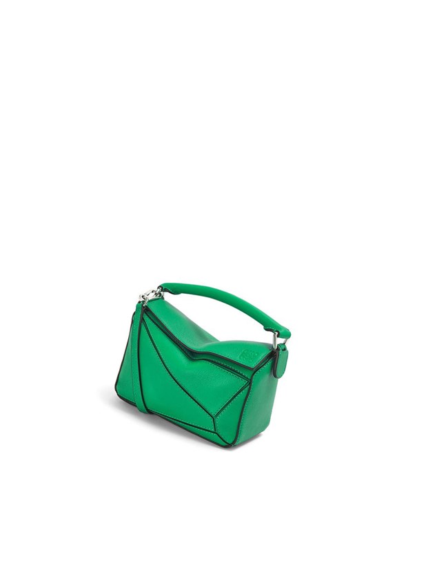 Loewe Mini Puzzle bag in classic calfskin Verdes | EALHN-3718