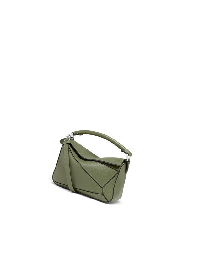 Loewe Mini Puzzle bag in classic calfskin Verdes | XRKIL-9571