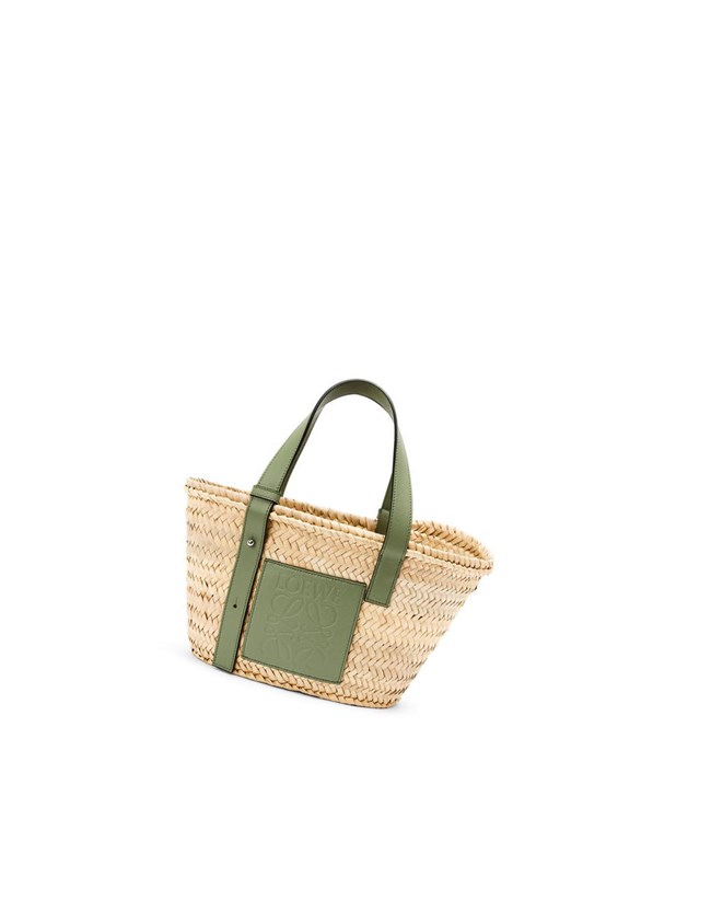 Loewe Small Basket bag in palm leaf and calfskin Natural / Rosemary | THISM-6438