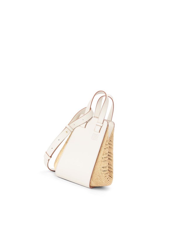 Loewe Small Hammock bag in raffia and calfskin Blancos | LYZWG-3809