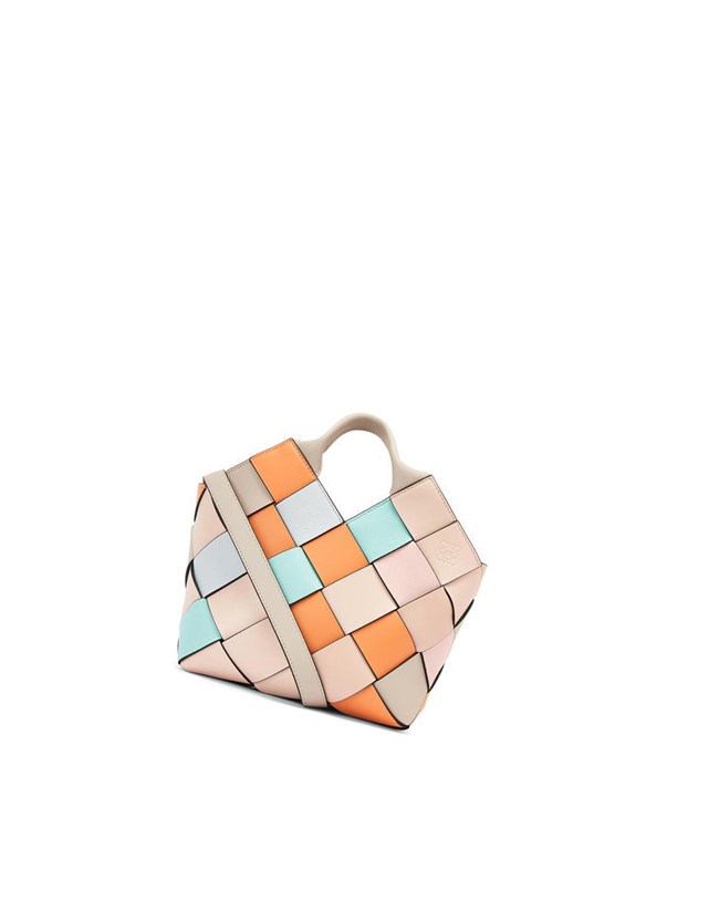 Loewe Small Surplus Cuero Woven basket bag in calfskin Albaricoque Dorados | FGIUR-4762
