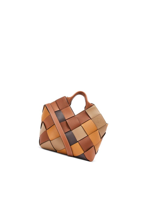 Loewe Small Surplus Cuero Woven basket bag in calfskin Marrom Marrom | JZPTI-6714