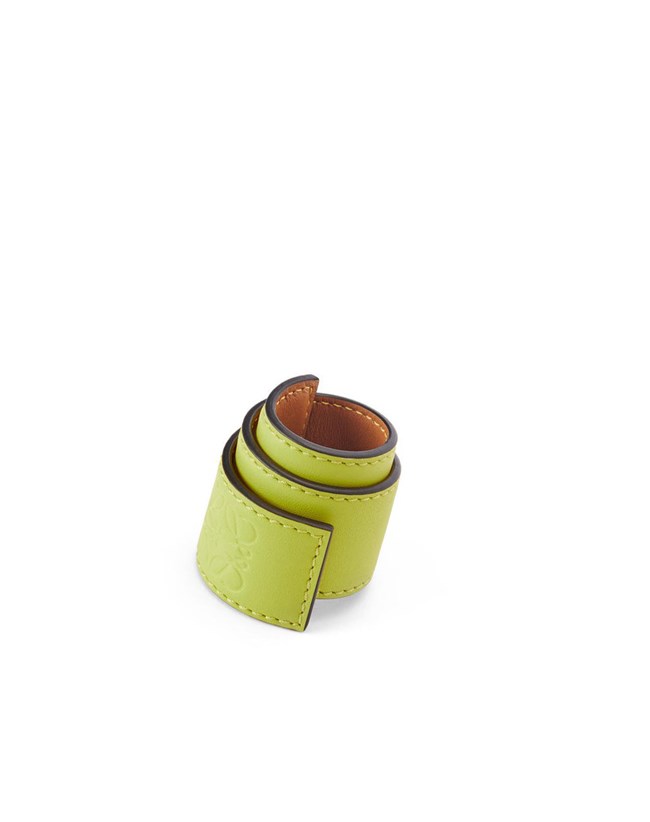 Loewe Small slap bracelet in calfskin Verdes | QIZXO-9786